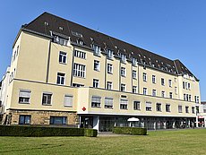 Haupteingang des Cellitinnen-Krankenhauses St. Hildegardis